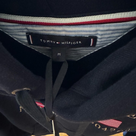 Tommy Hilfiger Hoodie Size Medium - Picture 4 of 8